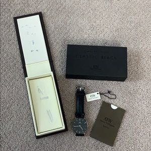 COPY - Women’s Black Daniel Wellington watch.